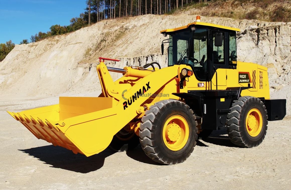 Стекло ветровое Runmax 970E  B1344